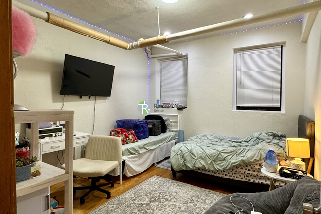 1 - SEPT 2026-Spacious 3 Bedroom in Fenway – H/HW inc.| Easy MBTA, NO FEE Apartments