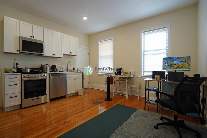 1 - NOV 2024-Sweet Comm Ave 1 bed. H/Hw inc. Easy MBTA, Apartments