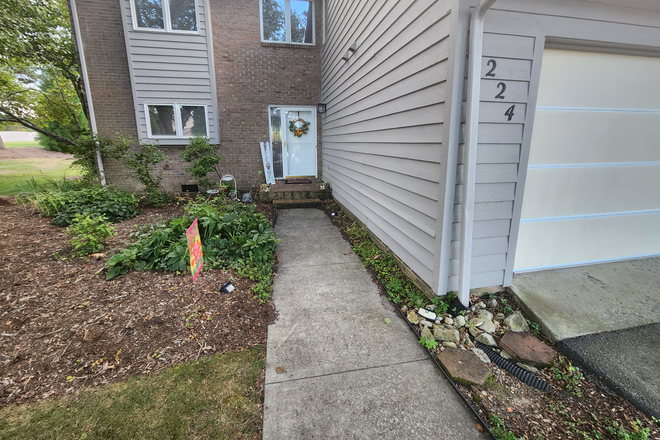 Outside Front View - Townhouses at Woods Edge