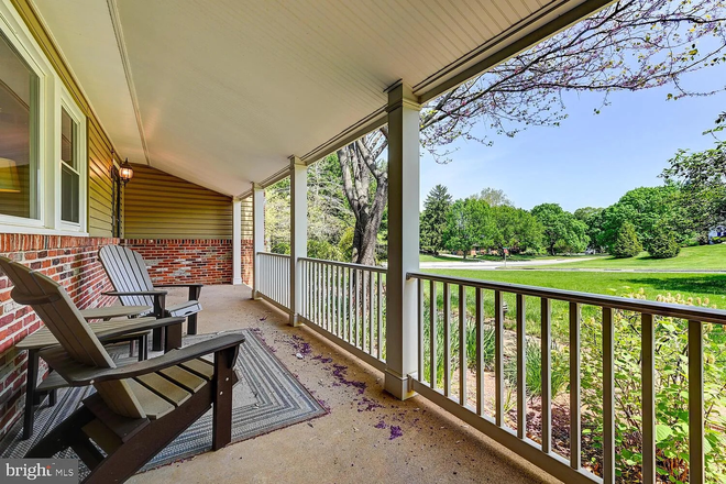 Front Porch - Spacious Rooms, Modern Comforts and Homely Ambiance - Suburban Bliss in Lutherville - Timonium