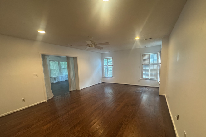 master room - PRIVATE 3 BED, 2 BED TOWN HOME, END UNIT, TOWN HOUSE