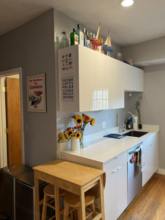 Kitchen - 2025 1 Br Lease w Optional Parking Space Close to Campus Apartments