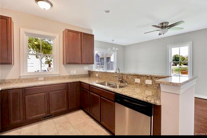 Kitchen - Property close to VCU/MCV campus House