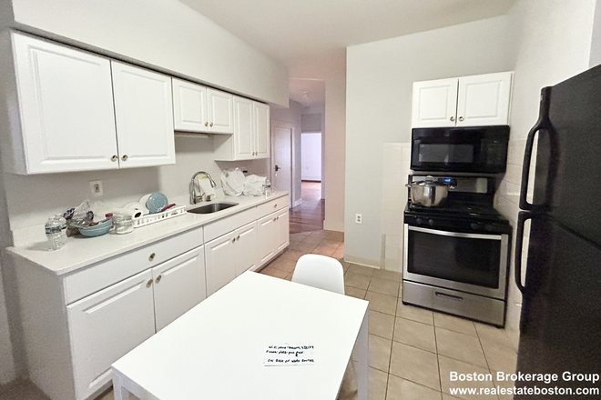 kitchen - Spacious 2 bedroom apt + 1 office