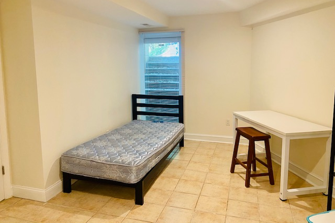 Bed with Mattress & Desk - Basement/Efficiency Studio in Friendship Heights (near AU) House