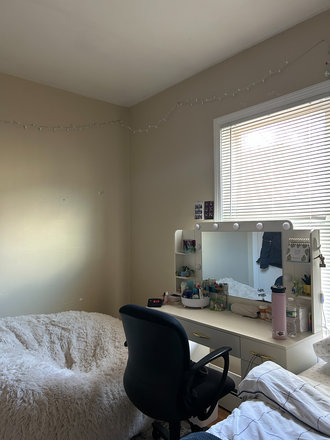 bedroom - PRIVATE ROOM for sublet (no lease renewal) Apartments