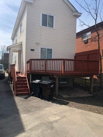 Back - 3 Bed/2 Bath on Lexington Ave. House