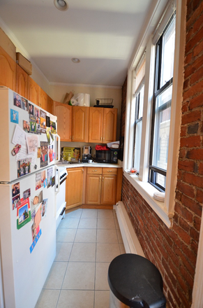 Studio - 409 Marlborough St. - Available 9/01 - Comfortable, Cozy & Bright Studio!! Apartments