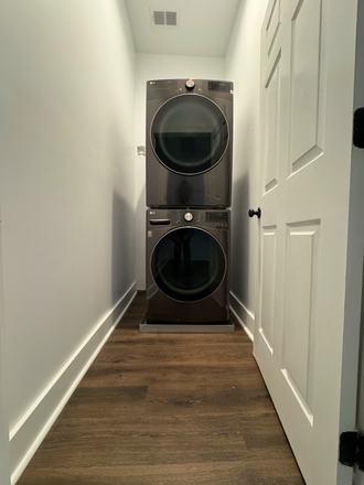 washer/dryer - Downstairs unit in charming downtown duplex