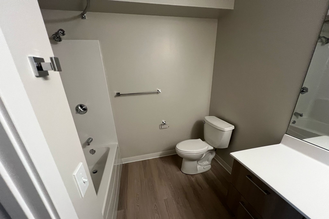 Bathroom - Fieldstone Slate Apartments