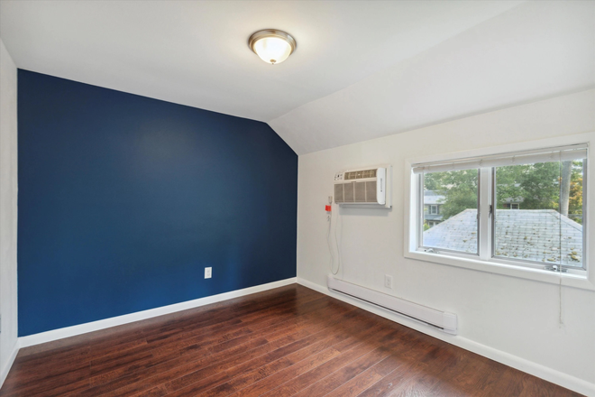 bedroom - Renovated 2BR apt-5 Peck Pl-Princeton