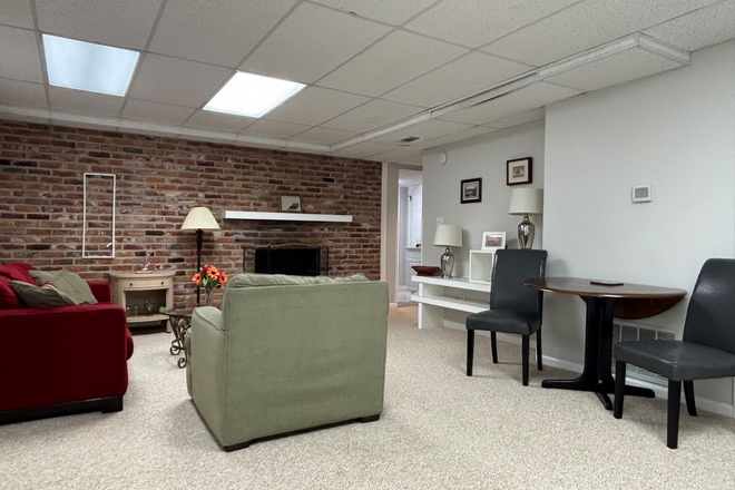  - Private Apartment in Quiet Neighborhood.