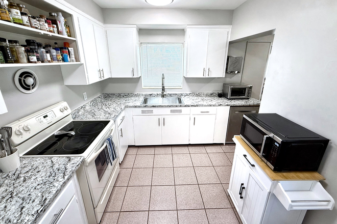 Stove, Oven, Dishwasher, Microwave, Rice Cooker, Refrigerator, Coffee, Cookware, Utensil - Former Nunnery, Spacious! Furnished Room for Rent - Close to Campus