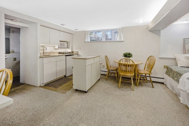 studio - Private Studio - Room for Rent - Free Parking and Laundry House