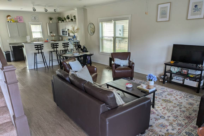 Living Room - Redpoint Apartments on Reservoir St