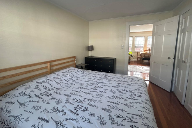 Bedroom - Cozy 1 Bed / 1 Bath Apartment Near Harvard Square, Winter Sublet