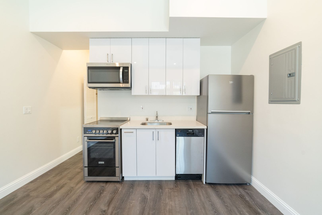  - 530 24th Street