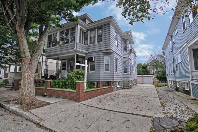 Front door - No fee One bedroom in 5BR/2BA Somerville close to Davis, Tufts