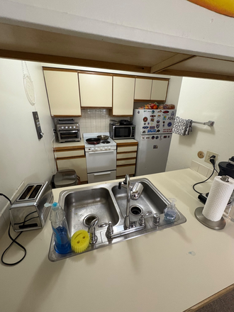 Kitchen - Campus Townhouses