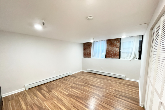 Bedroom #1 - 4 Bed 2 Bath in Symphony!! Utilities Included!! Apartments