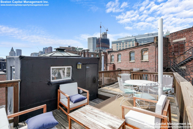 Shared Roof Deck - 2 bedroom in Little Italy!! AC & Roof Deck!!