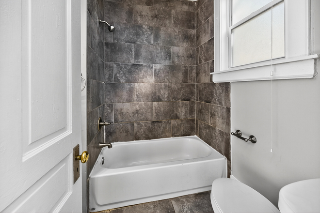 Interior - 2334 Stratford Ave House