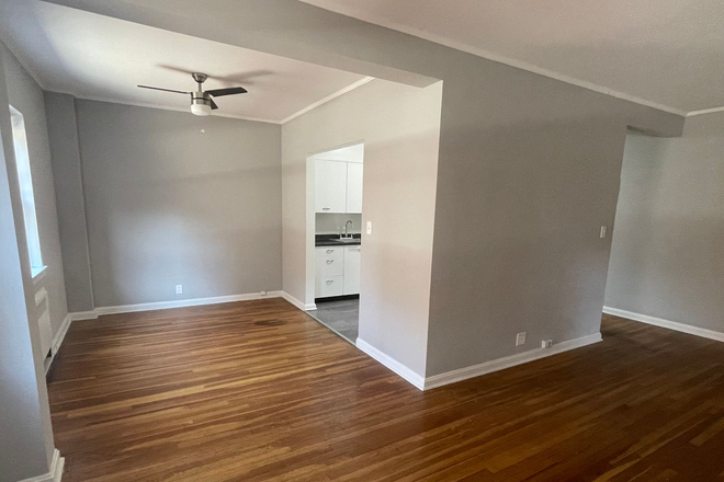 Photo - Edgewater House - Huge 2 BR unit in Lakewood with garage parking