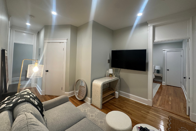 Entry - Fabulous Fenway Apartments