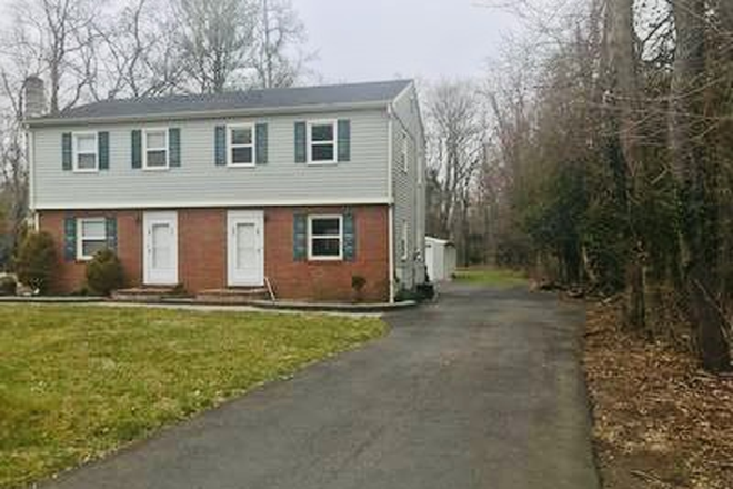 Exterior - 3-Bed Duplex in Prime Location