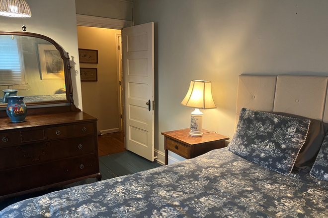 Bedroom - Private Roland Park Suite, large bedroom + office/2nd bedroom, bath, kitchen, very near JHU/Loyola