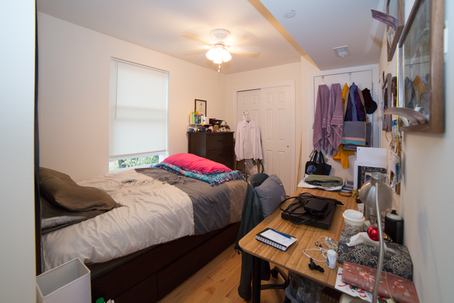 bedroom - Gorgeous 2 bed 1 Bath Plus Den Apartment