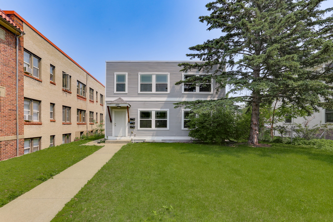 Exterior - !!! 4 Bedroom 2 Bathroom House near University of St Thomas !!!