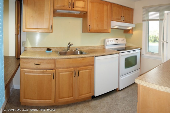 Kitchen - 8 Eaton Ct. Townhome