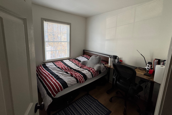 Bedroom - 1 bedroom available in 5bed/3.5 bathroom from May through August Townhome