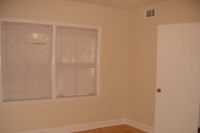 Bedroom - 1Be/1ba condo within walking distance to Emory main campus and CDC