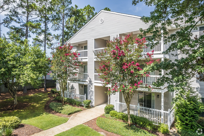 Shadow Lake Apartments (Gated complex in Flowood) - Shadow Lake Apartment Complex