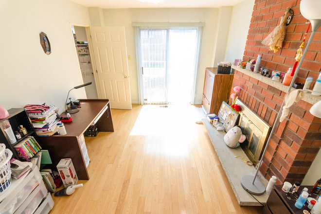 Bedroom - One spacious furnished bedroom near UTSC. All Inclusive!