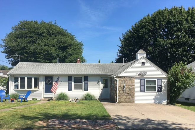 house - 6 Frances Avenue Narragansett, RI House