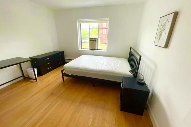 Bedroom - 1 Bedroom Available for Immediate Move In, 2 blocks from Brown! (Female Affiliated Apartment)