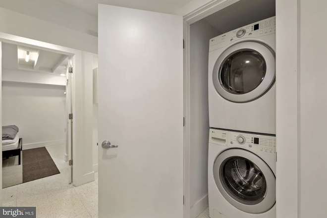 In-Unit Washer and Dryer - Fully Furnished Lower Level Apartment (1 Room Available)