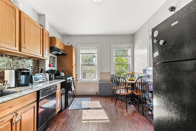 Call NOW for showings! 617-236-8550 - RIVER ST - HUGE & MODERN 5BR/1BA NEAR CENTRAL SQ FOR *9/1/2026* W/ IN UNIT W/D, DECK, DW, EIK! Apartments