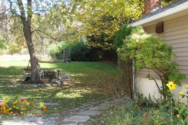 Landscaped yard - 2 Bedroom Garage Apartment- Walk to UCONN