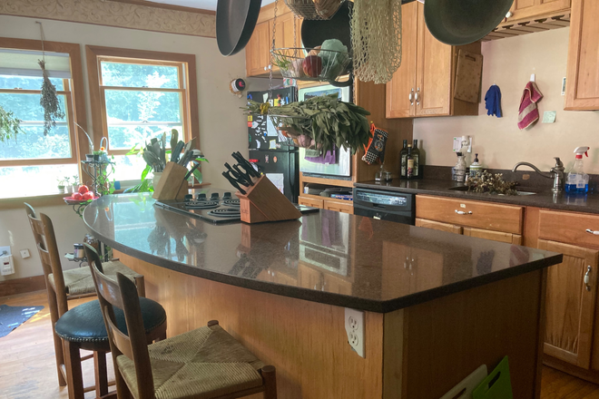 kitchen - $725/bedroom  + kitchen/wifi/LR/Large yard//bath/laundry/parking House