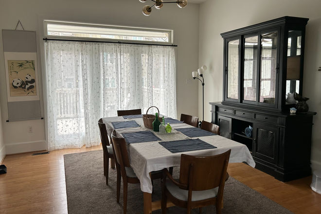 Dining area - Townhome rental-looking for two more roommates mates