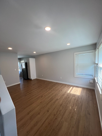 Living room - Updated house close to UCONN and ECSU