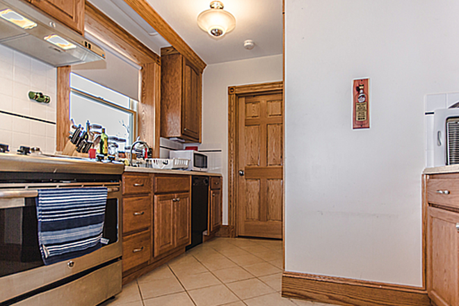 Kitchen - Beacon Hill 3 Bed South Russell Apartments