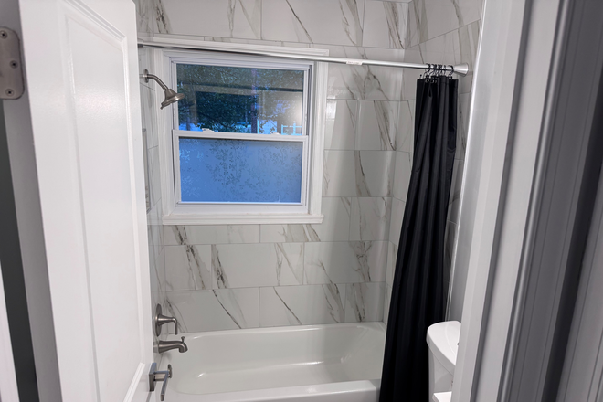 Master Bath - Rent a 4BR/2BA Home OR Private Room