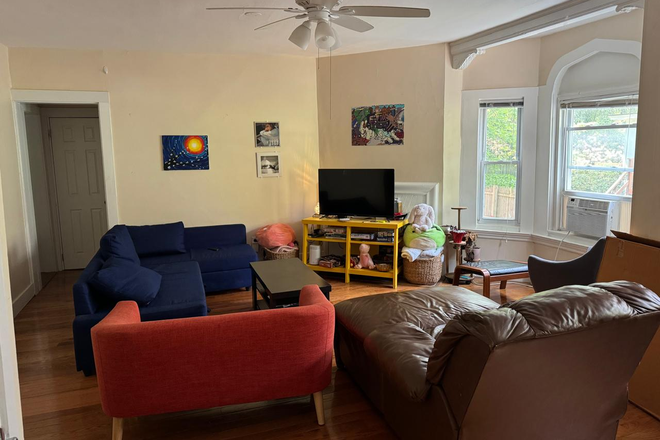 Living room - Furnished room in 3BR apt-Nassau St-Princeton