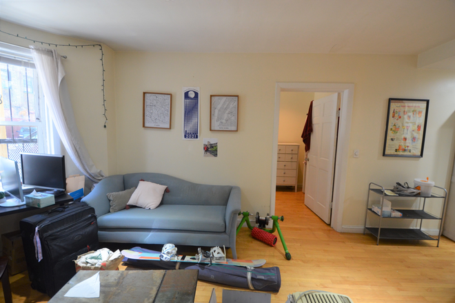 living room - Very Spacious 2 Bed 1 BA on St Stephen St Avail 9/1/26