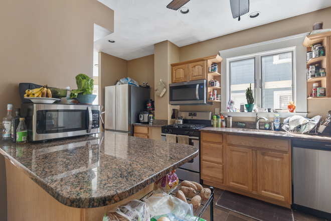 kitchen (1) - 4bed/2bath 0.5 miles to Tufts, in unit laundry, Davis Square red line, parking
